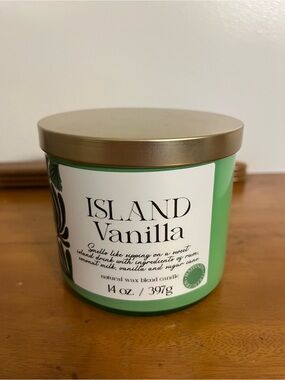 Kirklands Island Vanilla Scented Candle - Green with Gold Lid